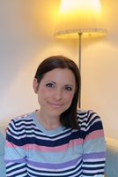 Gonda Daniella angoltanár